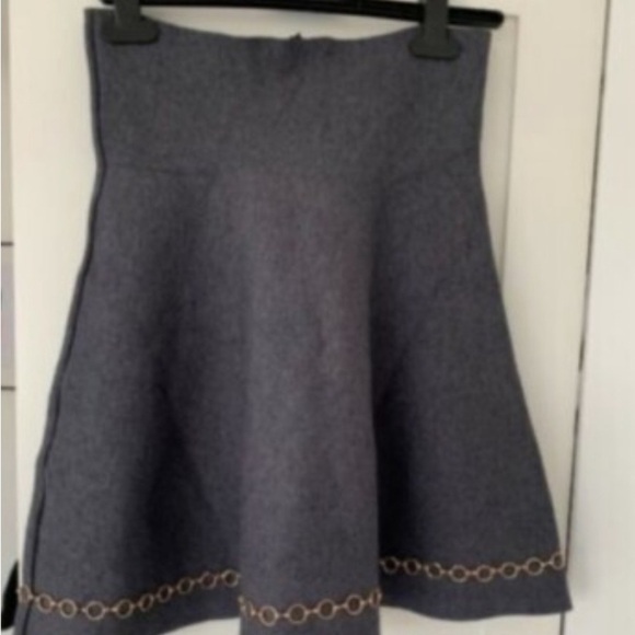 Zara Gray Skirt with Chain Detail Size L - Picture 3 of 7
